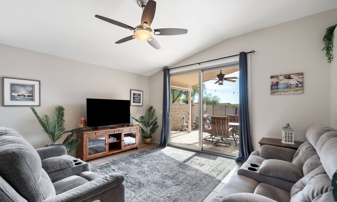 Gold Canyon House | Gold Canyon East 3/2 with Putting Green