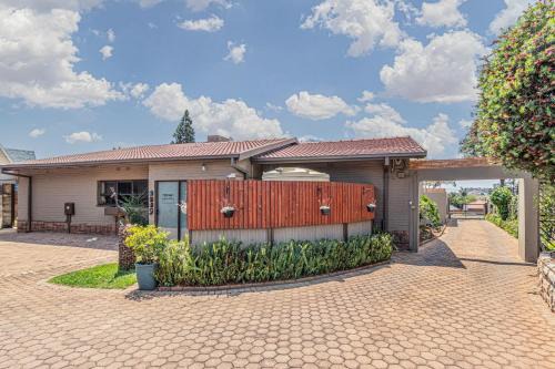 Greater Johannesburg Metropolitan Area House | Gold Crest Guesthouse