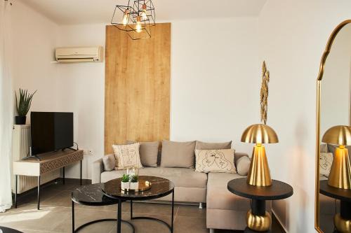Thessaloniki Apartment | Golden Apartment by BiNoBi!