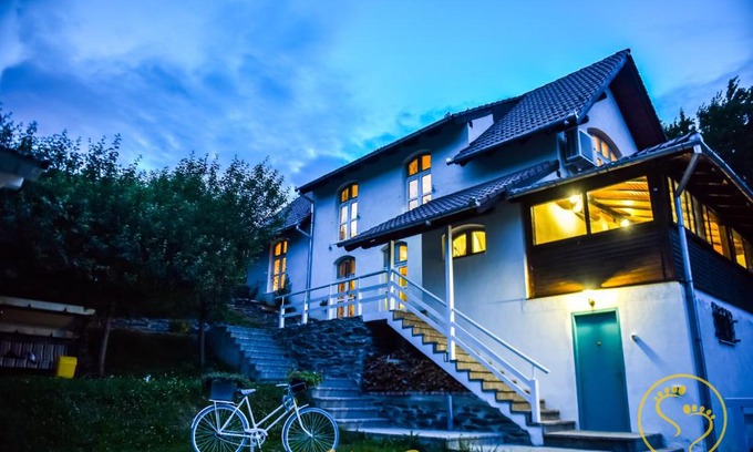 Saliste House | Golden Deevi