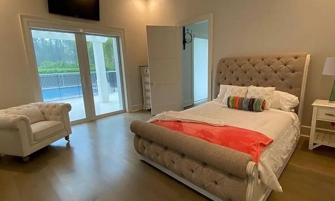 Rural Estates House | Golden Gate Estates 2-bedroom Beach house in Naples with WiFi, AC, Pool, Hot Tub