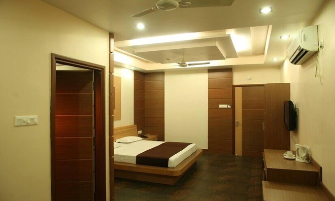 Kalighat House | Golden Retreat Guest House