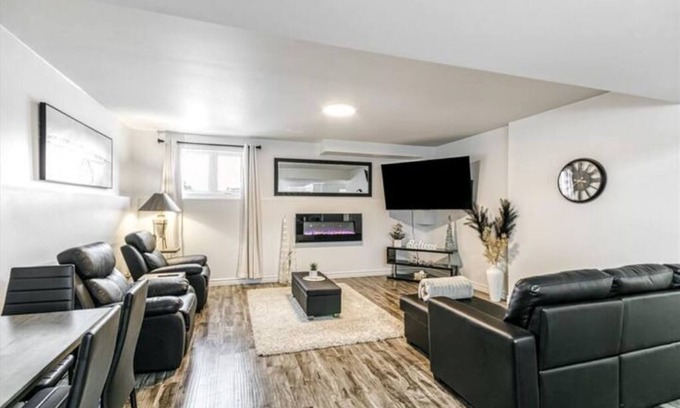 Garson House | Golden Wood Escape