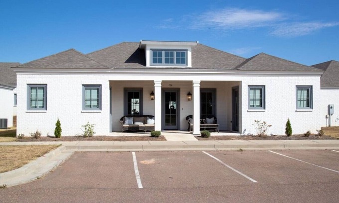 Oxford House | Golf Cottage at Country Club