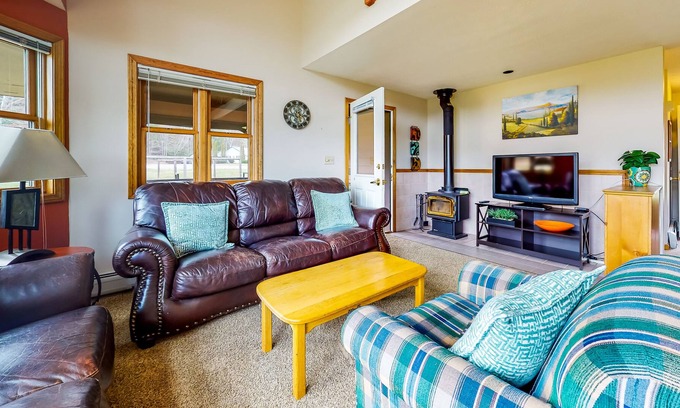 Woodstock Condo | Golf-course condo with WiFI, W/D, deck, pools, hot tub, tennis, & game room