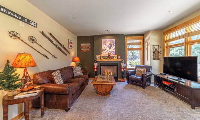 Mammoth Lakes House | Golf Course Townhome, Views & Spa 320