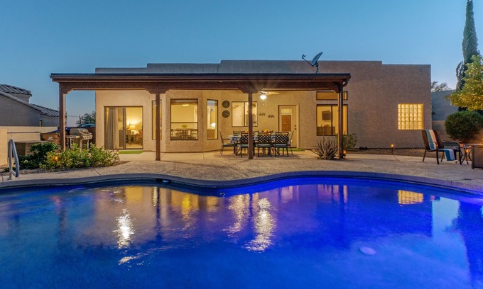 Gold Canyon House | GOLF Oasis, MT Views, Htd POOL, Spa, Putt Green, Shuffleboard, Direct TV, 2 Bikes