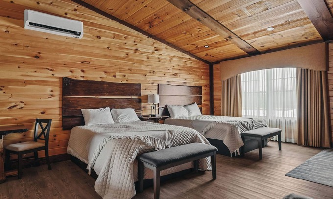 Tully Cabin | Golf, Outdoor Bar, Restaurant - The Rustic Retreat