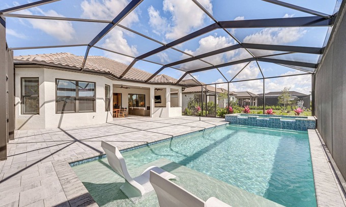 Naples House | Golf, Swim, Shop & More: Luxury Retreat in Naples!