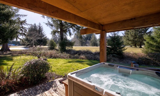 Raymond Cabin | Golfer’s Getaway Cabin on Historic Golf Course