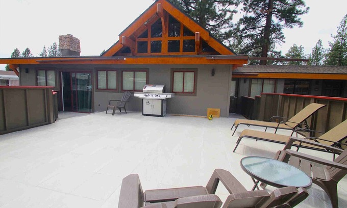 Lakeside Park House | Gondola Lodge Main Upper House with Sun Deck and Private BBQ for 6-20