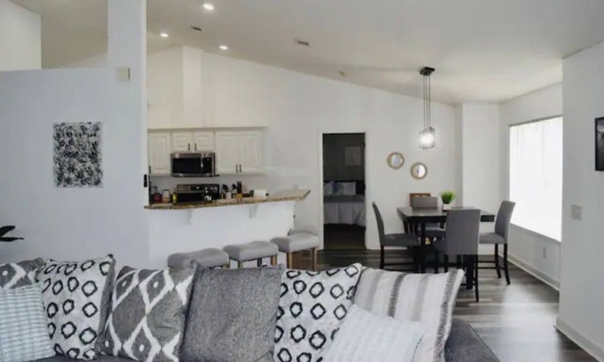 Emerald Shores House | Good Vibes On Gulf Near The Beach And Downtown