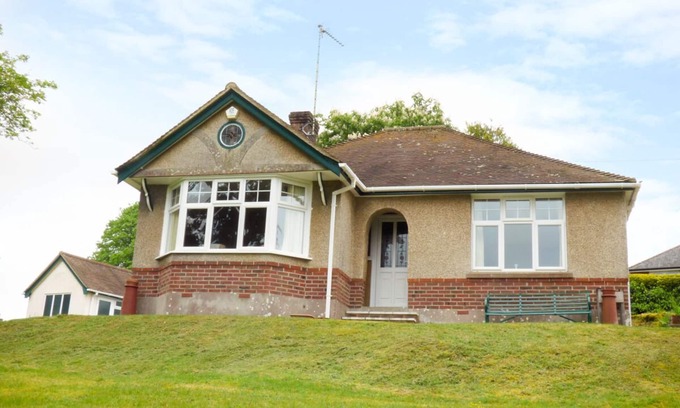 Verwood House | GOODREST, character holiday cottage, with a garden in Verwood