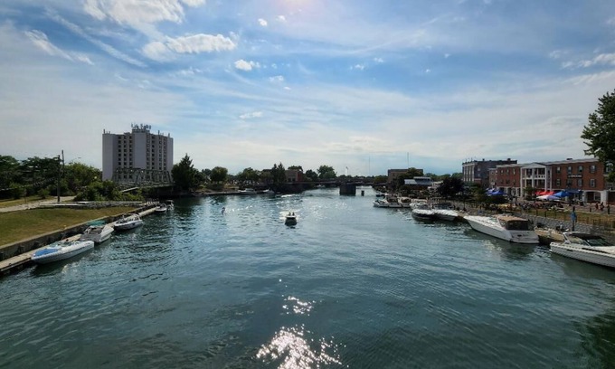 Tonawanda Apartment | Gorgeous 1 bedroom apt, 20 minutes to the Niagara Falls!