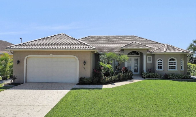 Caloosahatchee Villa | Gorgeous 3/3 Pool Home on Canal w/Direct Gulf Access. You Will Love Paradise!