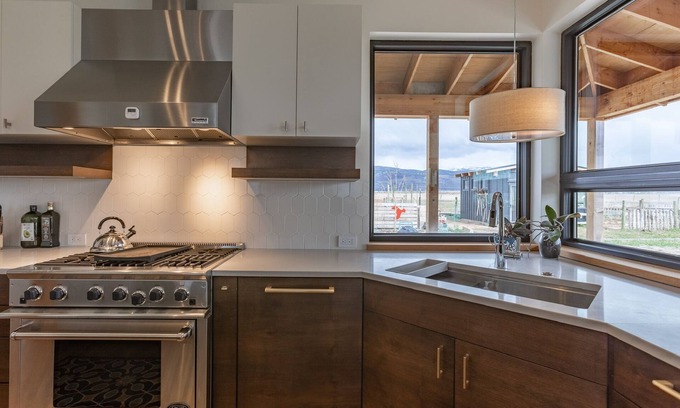Victor House | Gorgeous 3 Bedroom Home