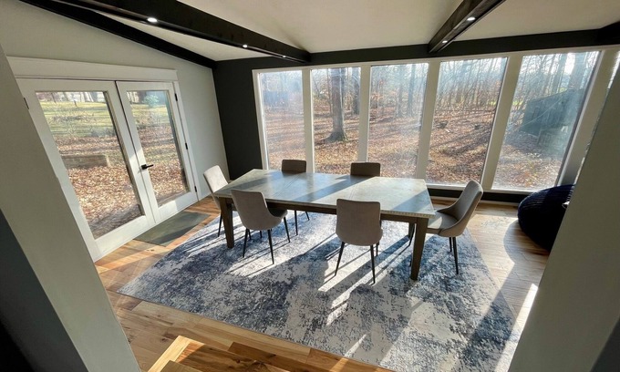 Sunbury House | Gorgeous 3BR Home near Intel and Polaris