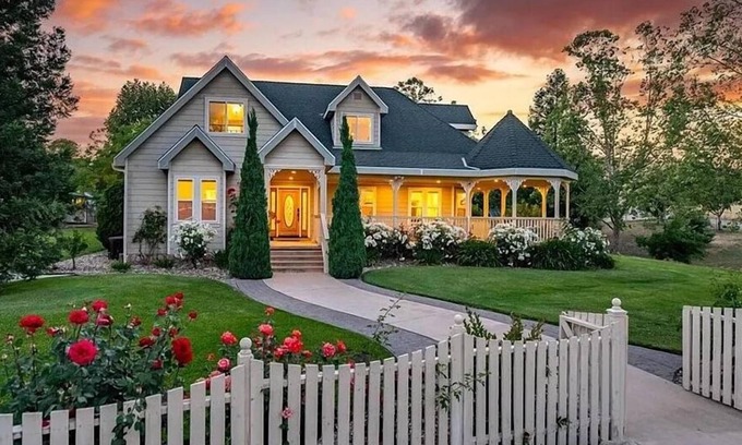 Atascadero House | Gorgeous 4BR Epic yard and barn