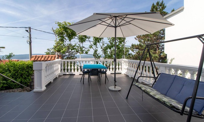 Klanfari Apartment | Gorgeous apartment in Dramalj with WiFi