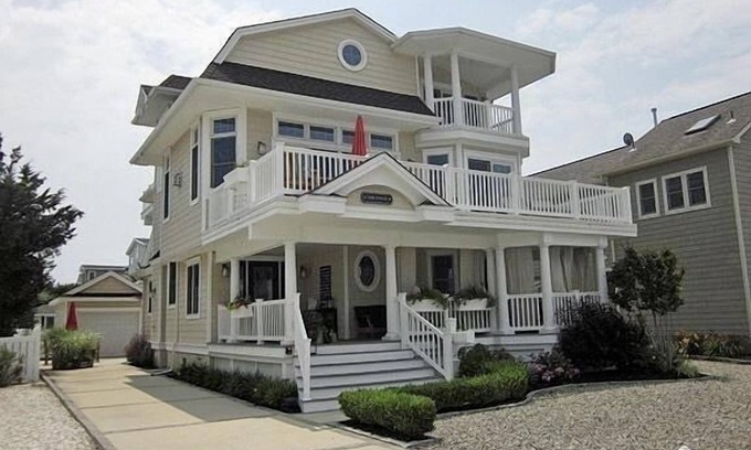Avalon House | GORGEOUS BEACH BLOCK CUSTOM 3 STORY CONTEMPORARY HOME w/PRIVATE IN-GROUND HEATED POOL!