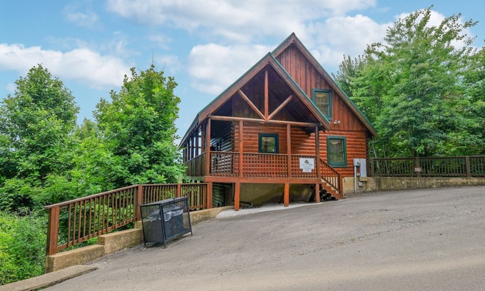 Gatlinburg - Pigeon Forge Cabin | Gorgeous cabin with mountain views, hot tub, fireplace, Free Attraction Tickets