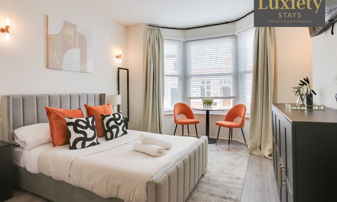 Southend-on-Sea Apartment | Gorgeous & Cozy Studio City Centre Nr High Street by Luxiety Stays