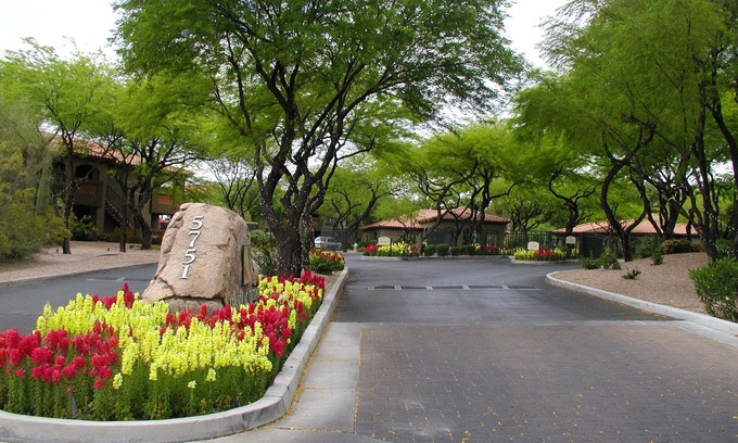 Tucson Condo | Gorgeous getaway! Steps to the pool-Awesome mountain views