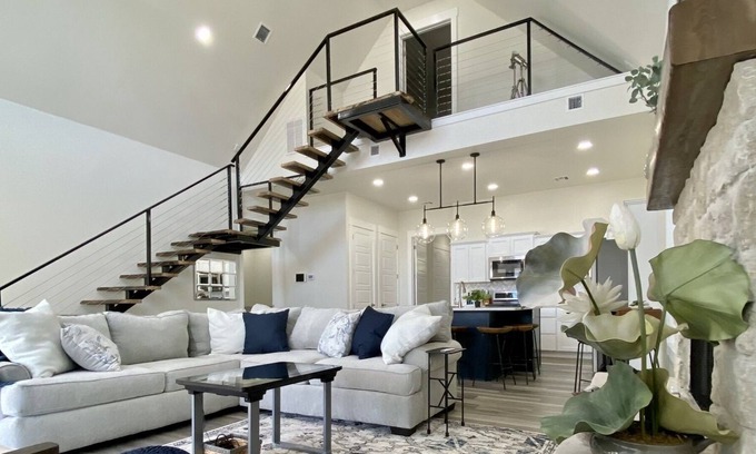 Vinita House | Gorgeous 'Hi-Tech' Lakeside Home! Book 3 Days Get 10% Off!