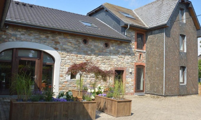 Walk House | Gorgeous Holiday Home in Waimes with In-House Theatre & Pool