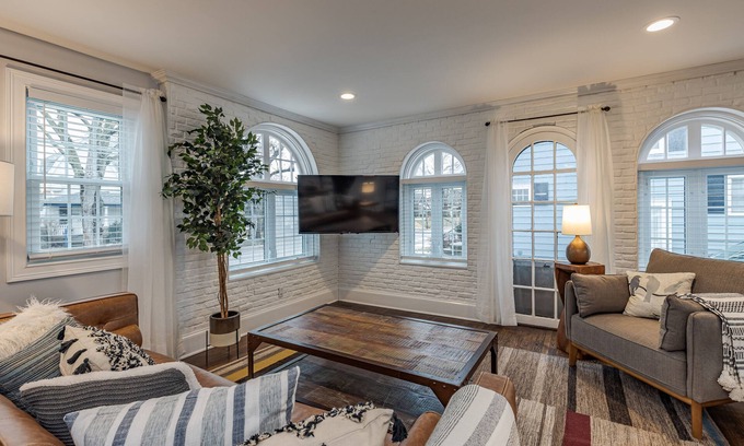 Harters Heights House | ♥ Gorgeous Home ☞ 1 mile to ND ★ High Speed Wifi ★ Families Welcome