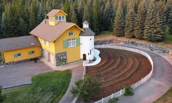 Kalispell House | Gorgeous Home and Property Located Just 30 Minutes From Glacier National Park