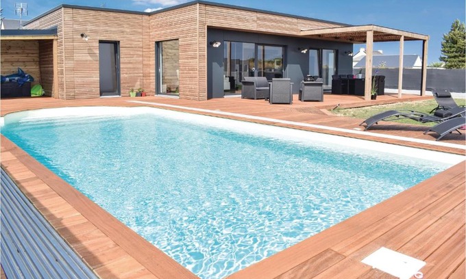 Creances House | Gorgeous Home In Créances With Wifi