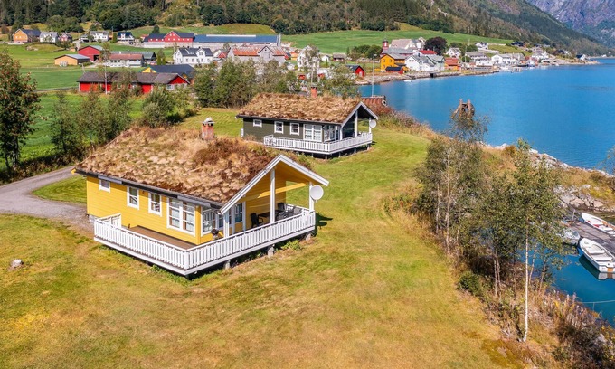 Fjaerland House | Gorgeous home in Fjærland