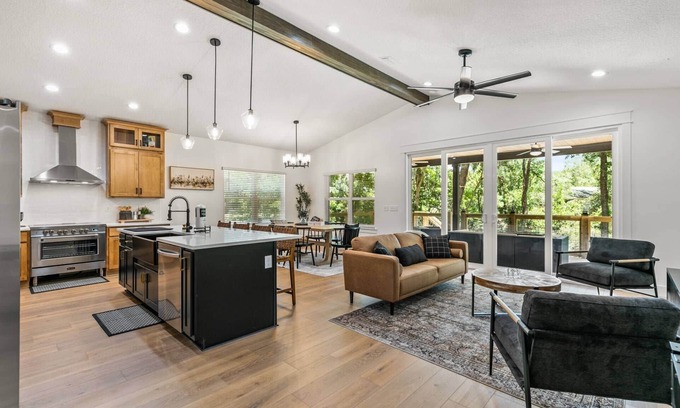 Middleburg House | Gorgeous Home on the Black Creek