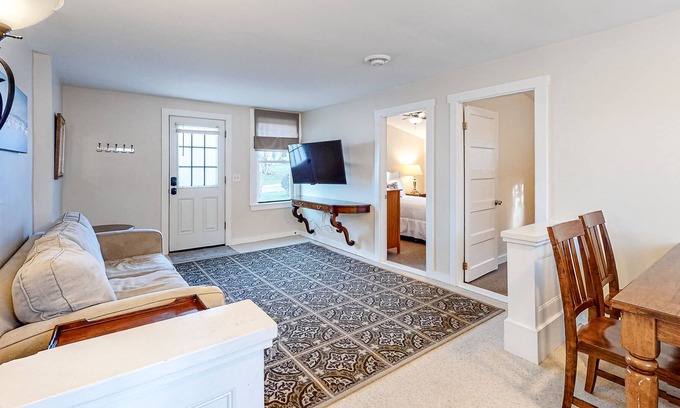 Rockland Apartment | Gorgeous home steps away from the water w/WiFi, ocean views, & full kitchen