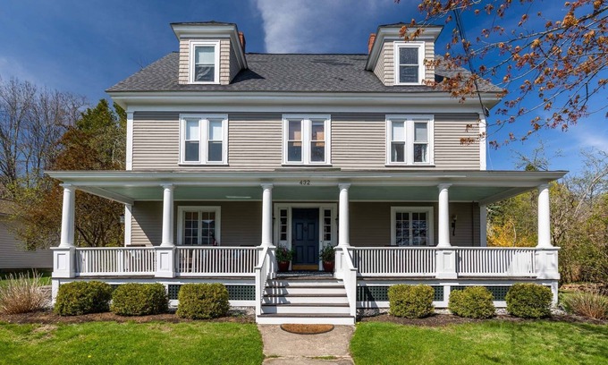 York Harbor House | Gorgeous home: walk to beach, harbor, cliff walk, wiggly bridge, dining etc.