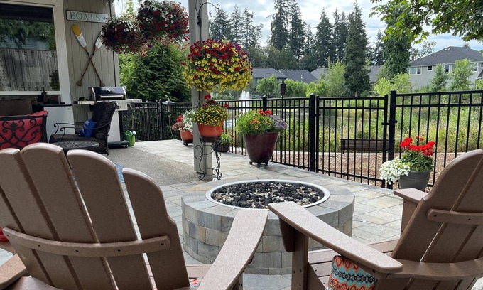 Wilsonville House | Gorgeous Home with River Access, Outdoor living, Hot Tub & Close to Wine Country