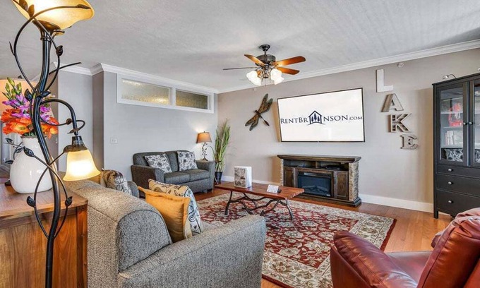 Indian Point Condo | Gorgeous Lake Views, Spacious Condo, Free Wifi, Minutes to Silver Dollar City w Free Tickets