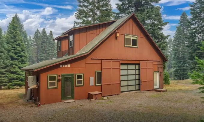 Ashland House | Gorgeous Lakeside HOUSE + Indoor SAUNA!