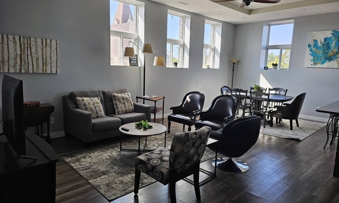 Grand Island Apartment | Gorgeous Modern 1500 sq ft 3 bedroom/2 bath Downtown Apartment