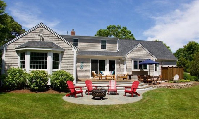 Chatham House | Gorgeous, Modern, Dog Friendly Chatham 4 Bedroom with Central AC