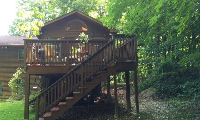 Lee House | Gorgeous, Private, Family-Friendly, Organic Home with a Great Location in Lee