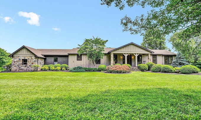 Covington House | Gorgeous Private Retreat on the Jackson River