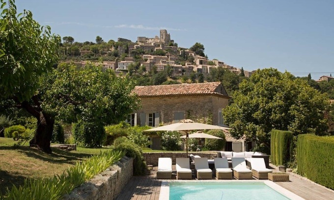 Lacoste House | Gorgeous Provencal Mas near Lacoste, one of the most beautiful villages in France