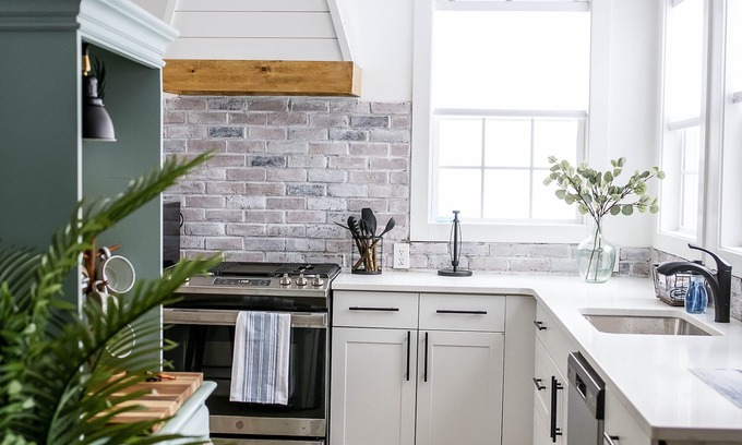 South Haven House | GORGEOUS Remodeled South Beach Cottage - 2 blocks from the shore!