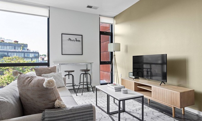 Shaw Apartment | Gorgeous Shaw Studio w/Gym & Doorman, nr Nightlife, by Blueground
