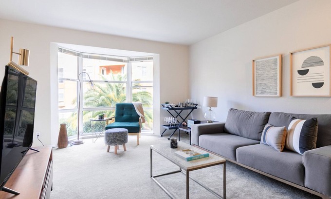 South Beach Apartment | Gorgeous South Beach 2BR w/Pool, Spa, nr. AT&T Park, by Blueground