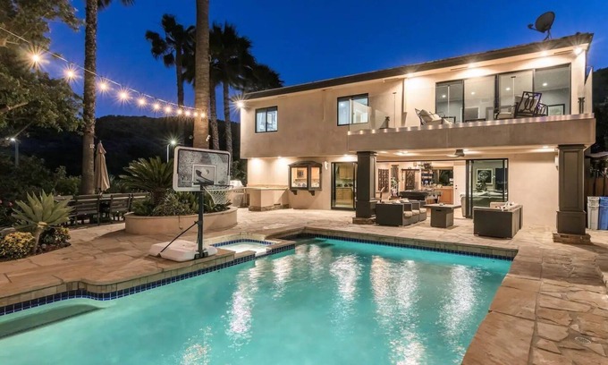 Los Angeles Villa | Gorgeous unique villa W/pool, spa & SWEEPING view