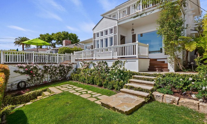 Upper East House | Gorgeous Upper Eastside Home - City & Ocean Views!