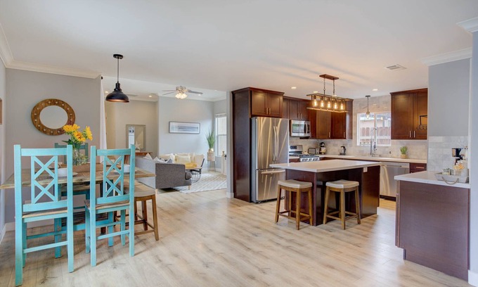 Morena House | Gorgeous VACATION Home CENTRAL TO EVERYTHING 4bdr/3 full baths. Sleeps 8.